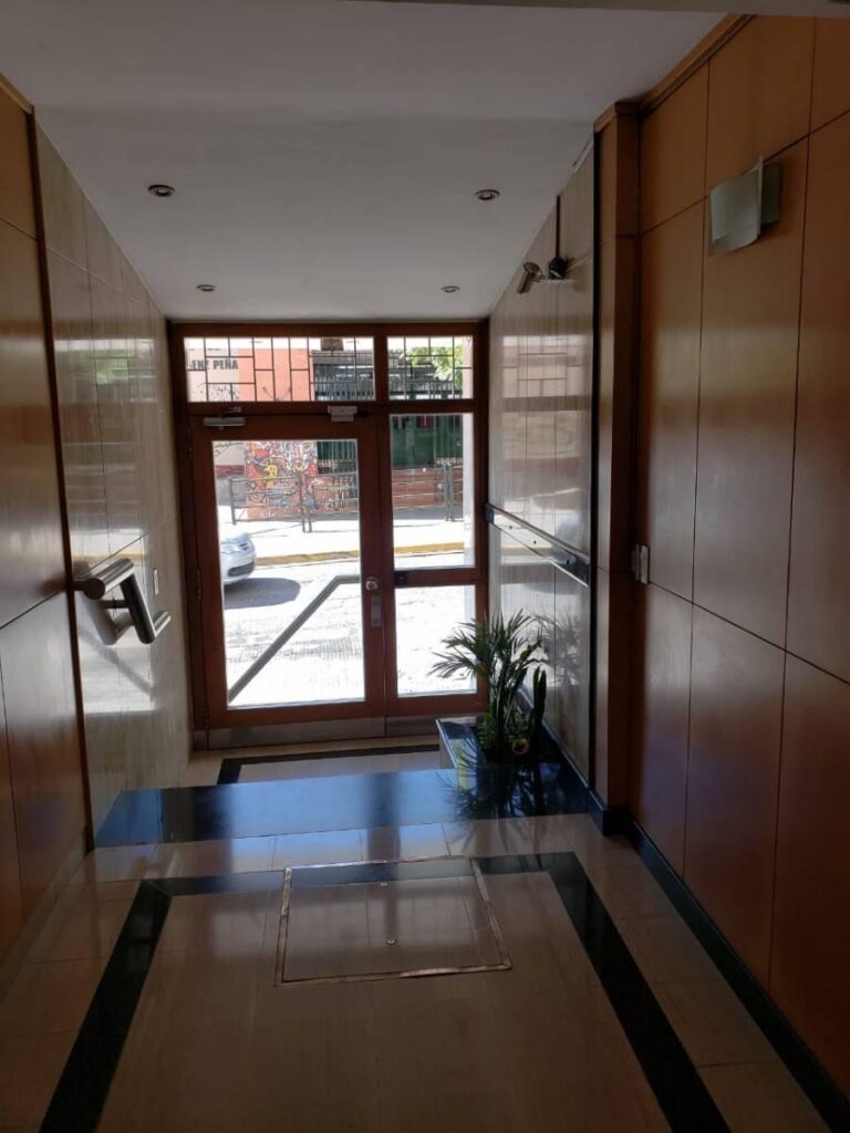 EXCELENTE UBICACION SARMIENTO 308