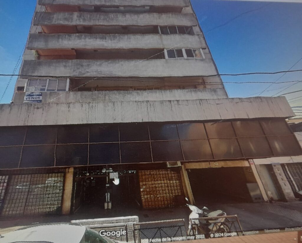 Departamento en alquiler en Alsina 1227 con dormitorio y balcón