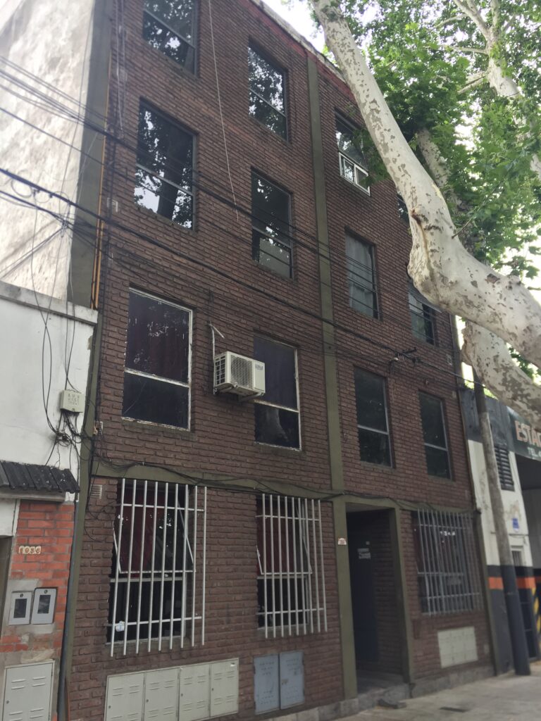 Monoambiente amplio en alquiler en Cafferata 1932