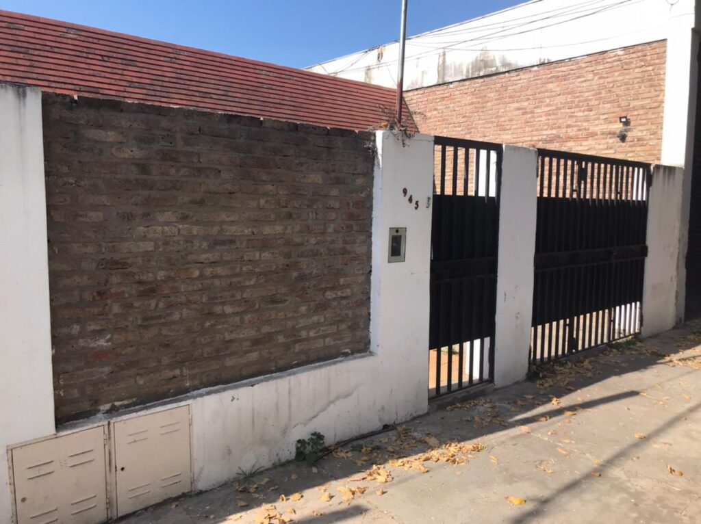 Casa en alquiler en Sucre 945 con patio, parrillero y terraza