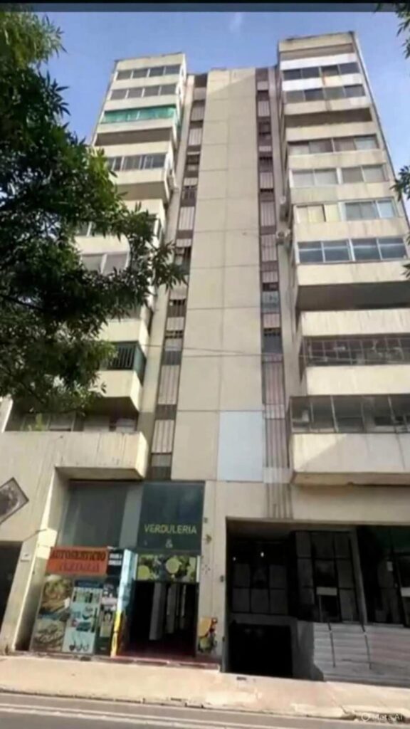 Local en alquiler en Rioja 2741, amplio y apto múltiples rubros