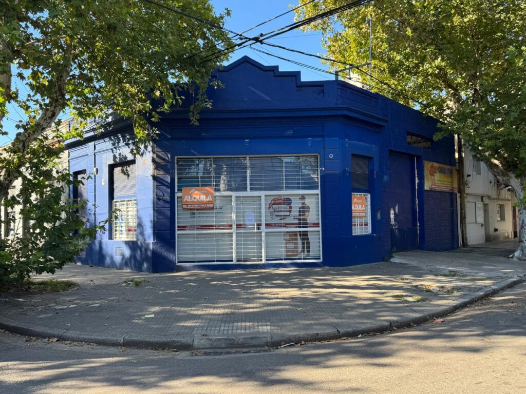 Local comercial en alquiler en esquina sobre San Lorenzo 3999