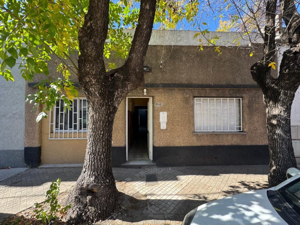 PASAJE ALVARADO 1245 ( entre Forest y Mendoza)