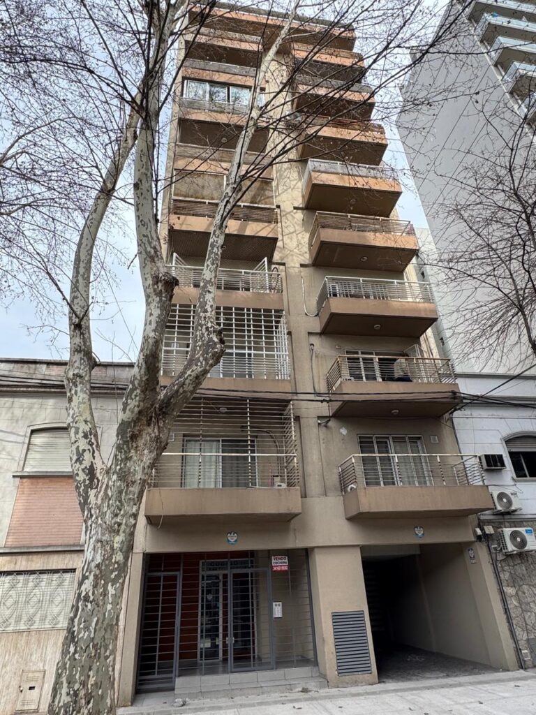 Monoambiente luminoso con balcón en 3 de Febrero 3075
